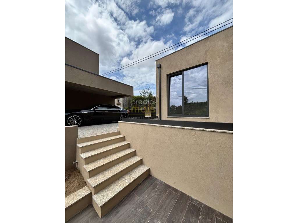 Moradia Individual T2 Remodelada com Jardim em Mouquim - Vila Nova ...-6