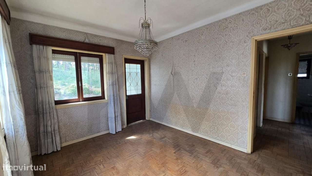 Moradia T3 Isolada com Terreno em Escapães – Excelente Potencial!-7