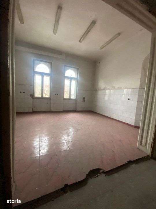 SE VINDE FOSTA CLINICA NECESITA RENOVARE IN ZONA CENTRALA FOISORUL DE - Imagine principală: 3/12