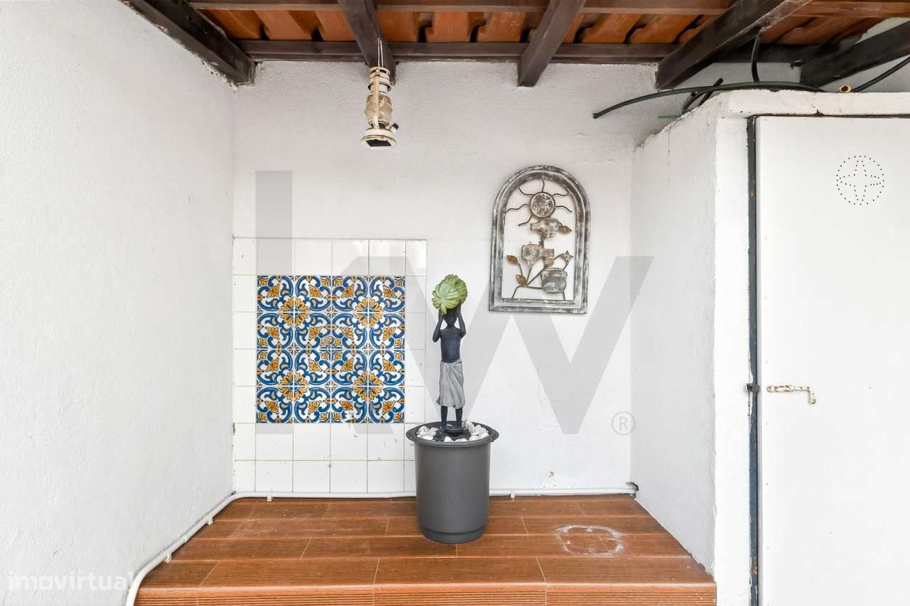 Moradia T4+1 com Piscina Coberta, Jardim e Churrasqueira em Alcoitão,-49