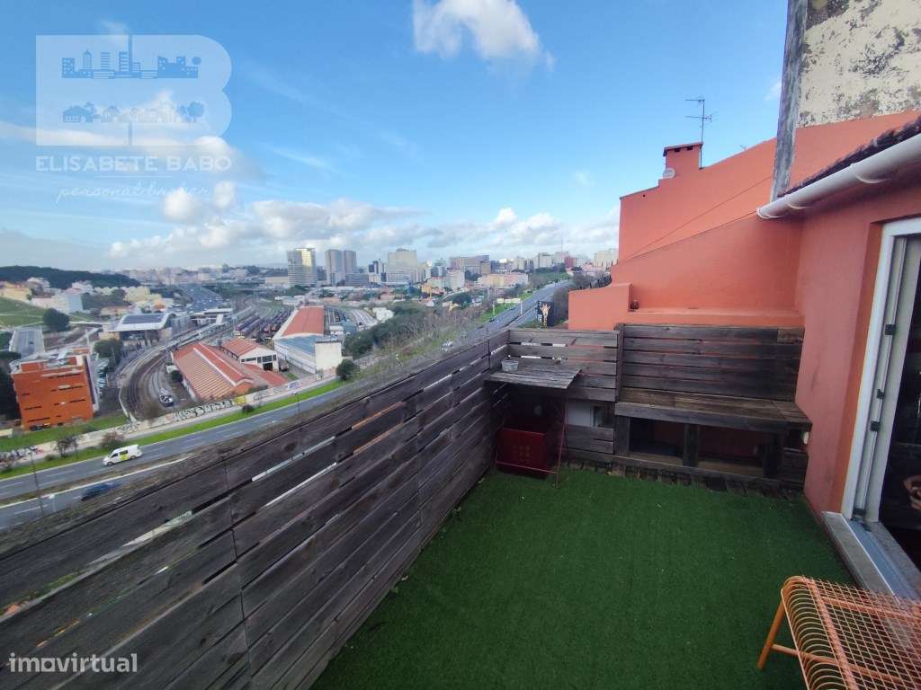 **Apartamento T1 em Campolide com Vista Deslumbrante sobre Monsanto**-36