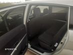 Toyota Corolla Verso 1.8 Premium + - 8