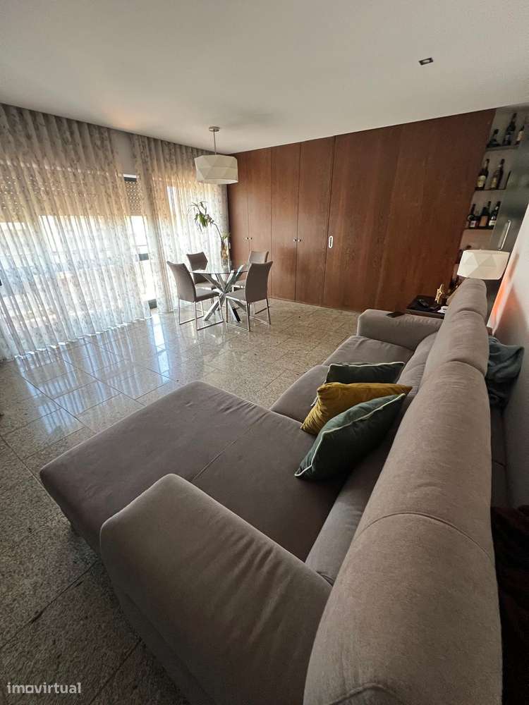 T3+1 + Escritório Gaia   Av  República Metro João  Deus Lugar Garagem-5