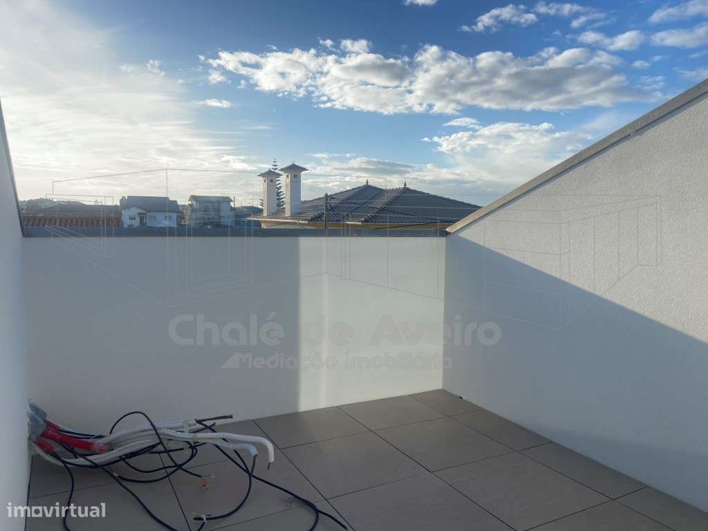 Apartamento T2 Duplex com garagem para 2 carros e terraço-31