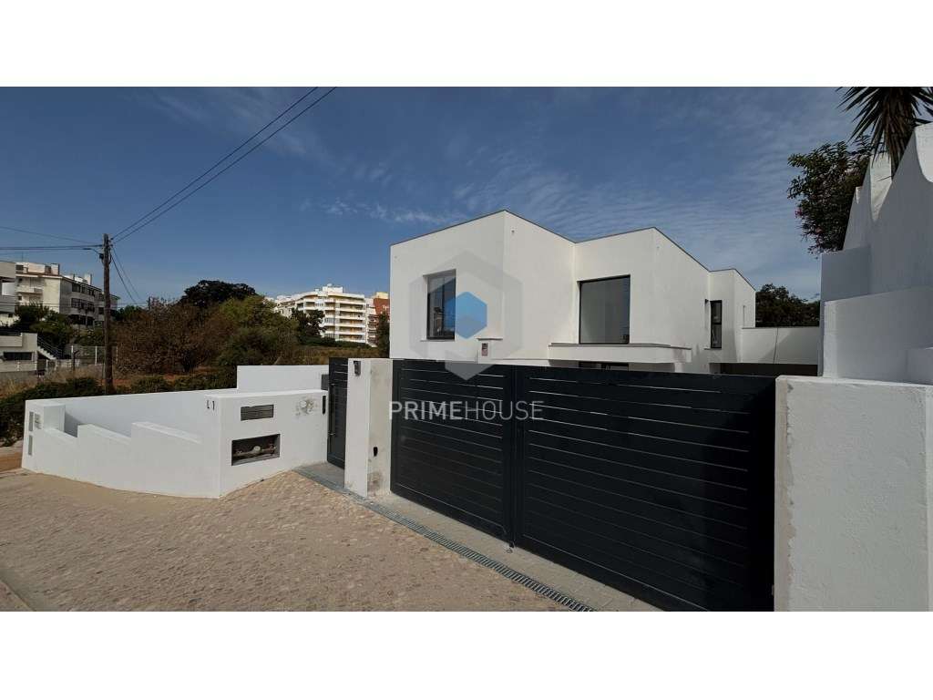 Moradia Moderna em Fase Final de Construção - Grande imagem: 2/40