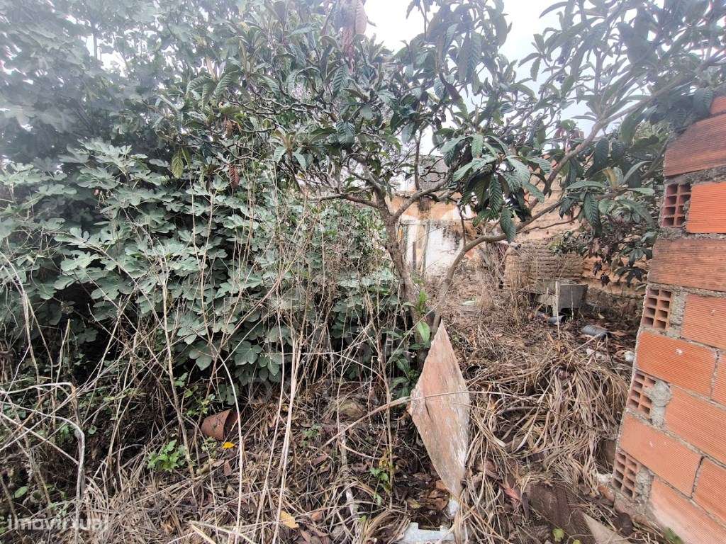 Moradia para recuperar em Faro do Alentejo-14