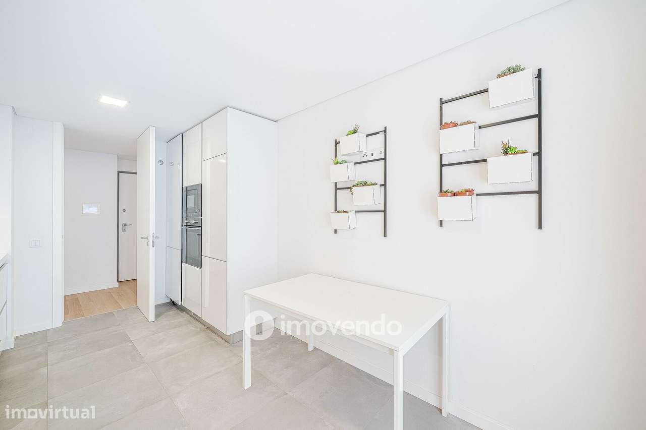 Apartamento T2, com estacionamento e cozinha equipada, na Amadora-12