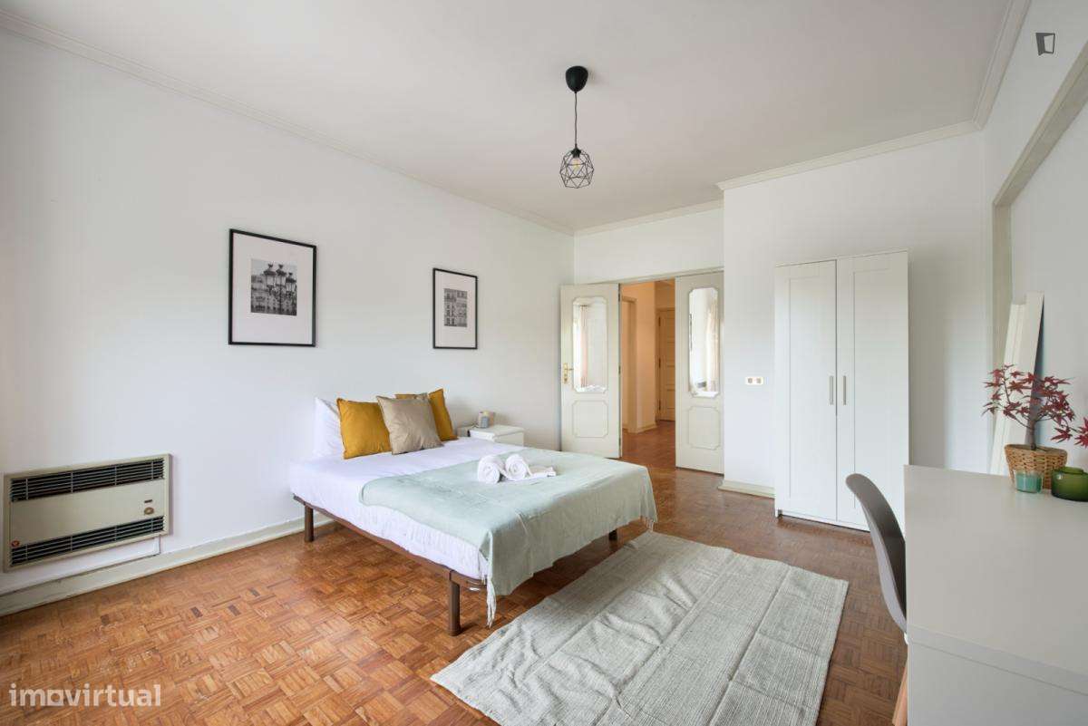 Quarto - localizado em Roma-Areeiro Lisbon - Grande imagem: 4/52