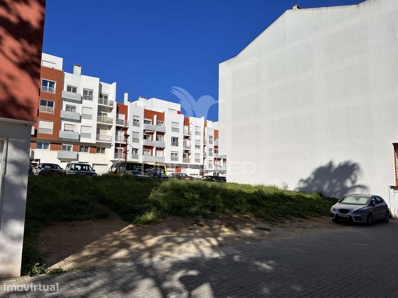 Lote de terreno p/ prédio c/ projecto p/ 12 fogos - Grande imagem: 4/10