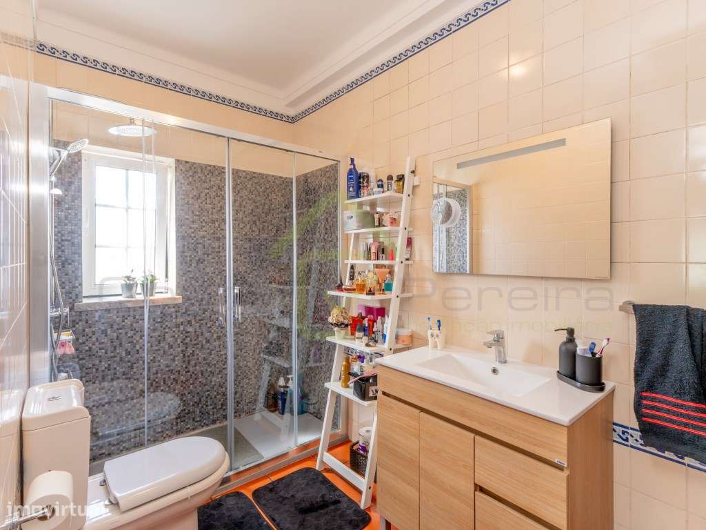 Quintinha com piscina inserida em terreno com 2950 m2-32