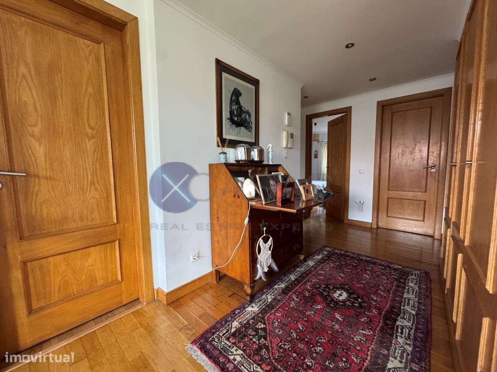 single-family residential building, with a T6 layout, comprising gr...-27