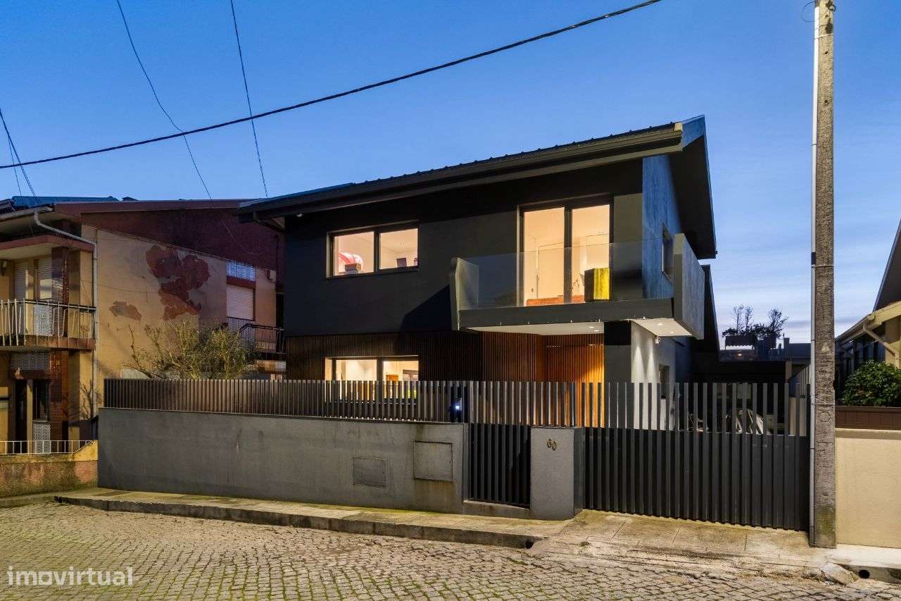 Moradia V3+1 totalmente renovada com vista mar-12