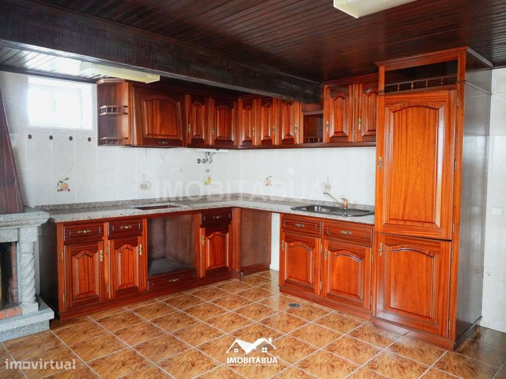 Moradia Espaçosa com Anexo, Quintal e Terraço - Cancela, perto de S... - Grande imagem: 2/29