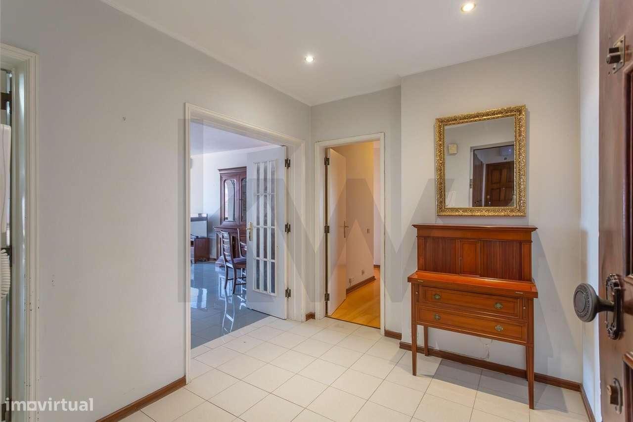 O seu novo lar no alto de Nova Oeiras — T3 com Vista Mar e Serra - Grande imagem: 2/43