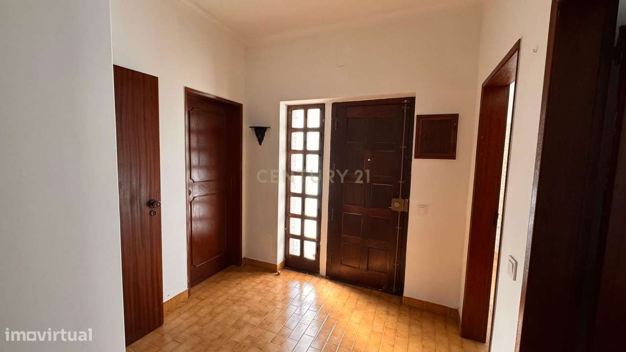 Moradia T5 com Terreno Generoso  - Mafra-20