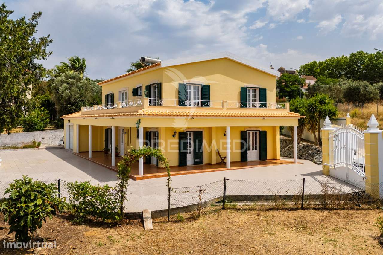 Encantadora Moradia T5 em Alcácer do Sal com terreno de 1540m2 em p... - Grande imagem: 1/35