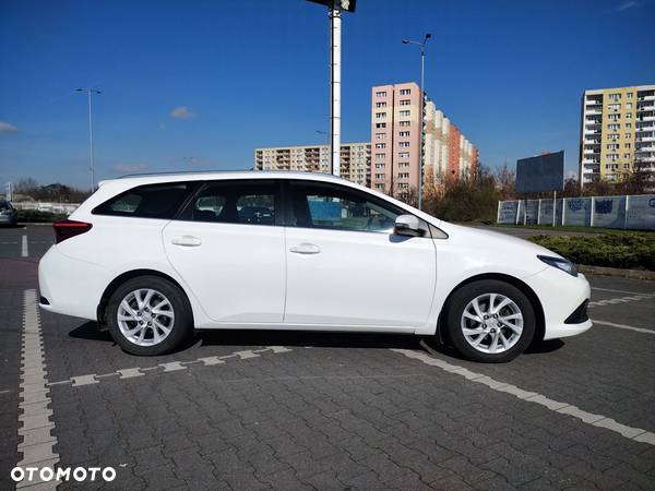 Toyota Auris 1.6 Premium - 6