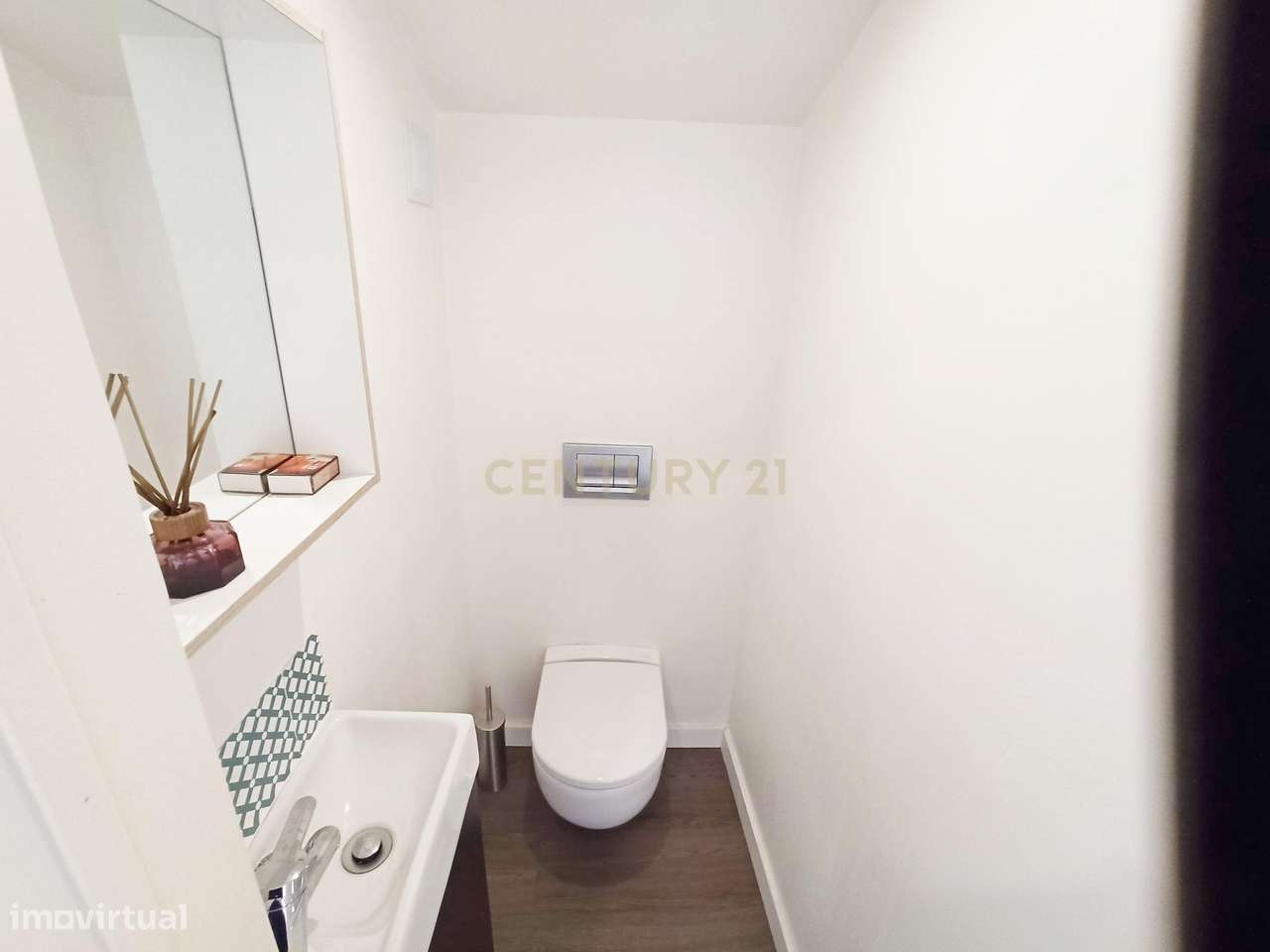 Apartamento com terraço e vista junto ao jardim do Torel-21