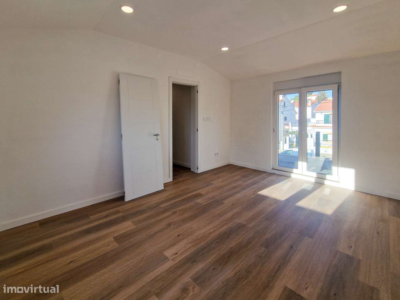 Moradia 4 ass. totalmente remodelada - possibilidade de quarto no r/c-33