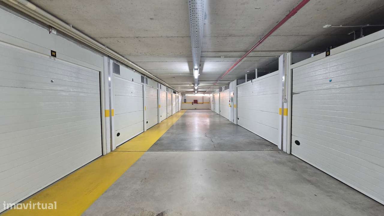 T2 semi-novo c/ varanda e box fechada - Baguim do Monte-18