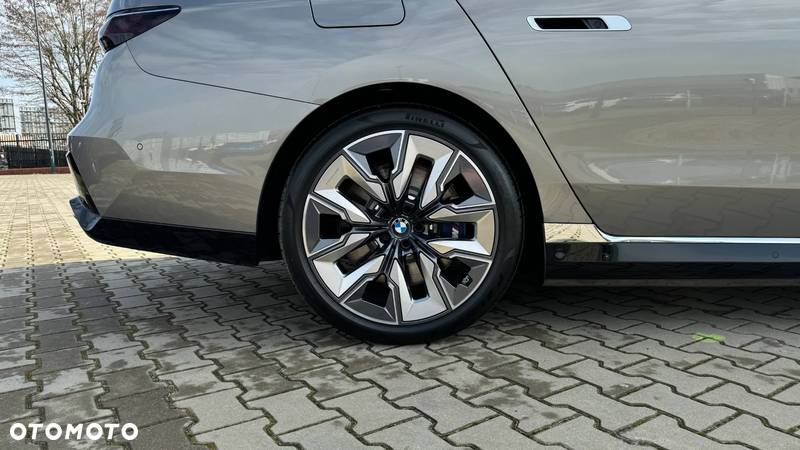 BMW Seria 7 M760e PHEV xDrive sport - 6