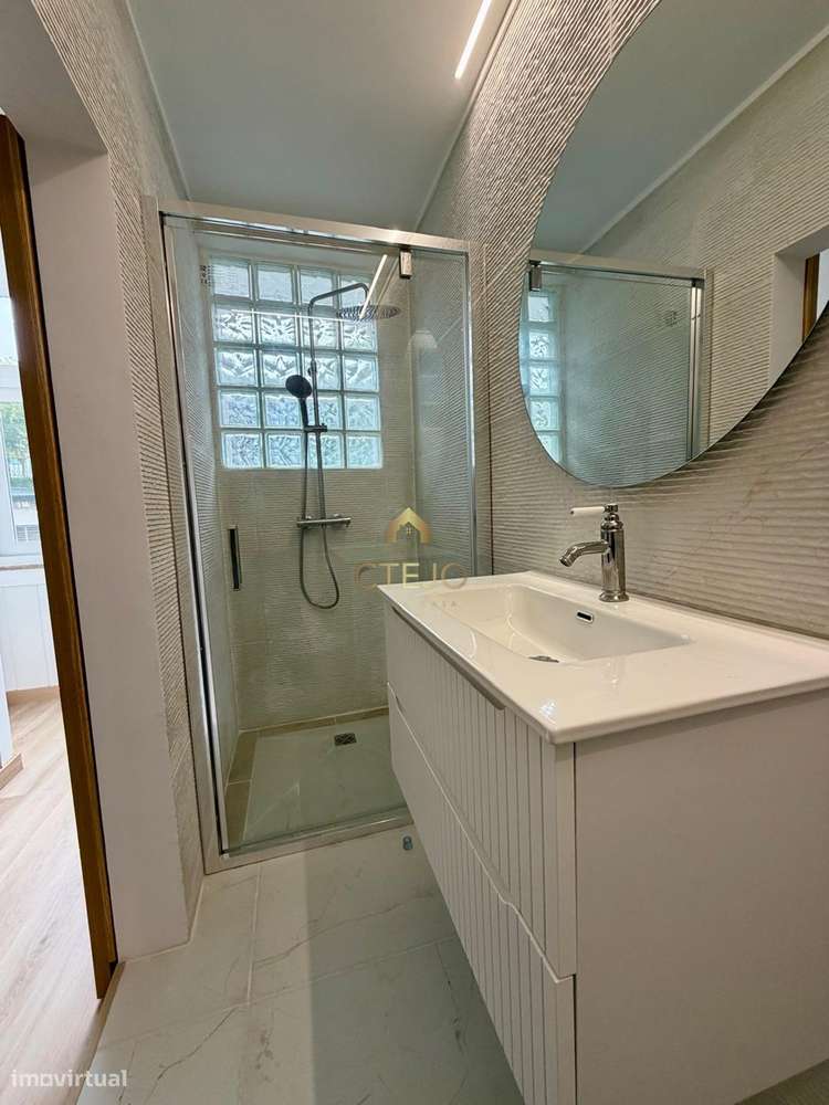 Apartamento T2 Totalmente Remodelado  No Centro da Bobadela-10