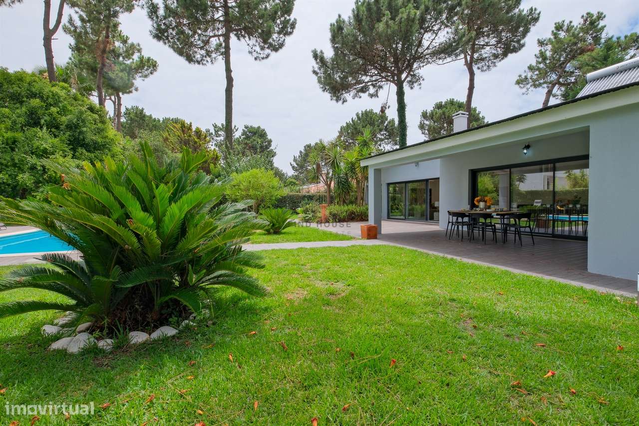 Moradia T4 de Luxo Totalmente Remodelada na Herdade da Aroeira-40