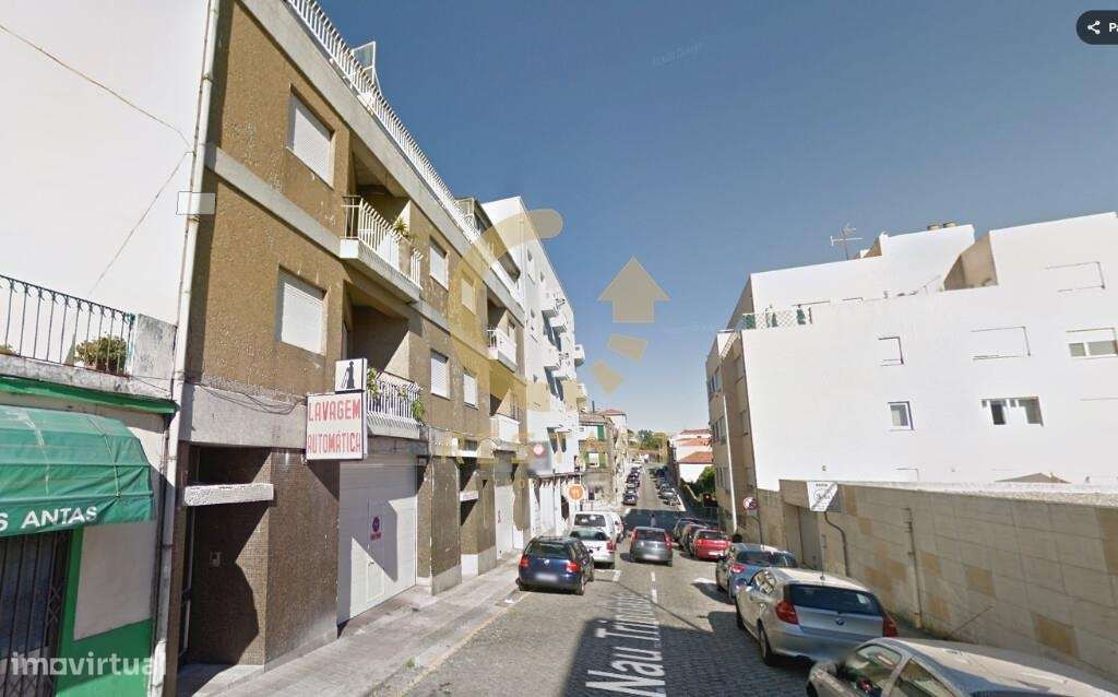 Estacionamento coberto e fechado - Grande imagem: 5/25