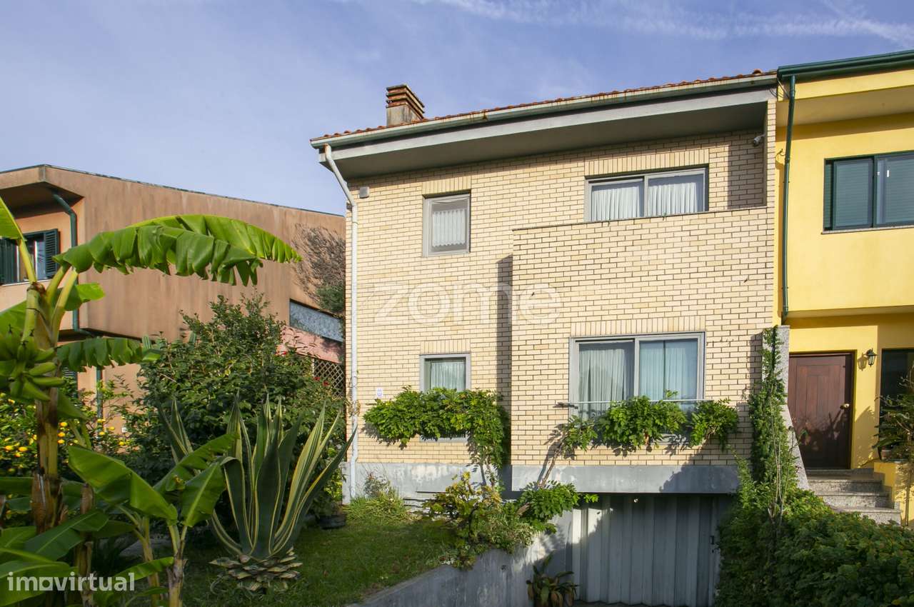 MoradiaT4 + Escritório+Salão e garagem 3 viaturas - Grande imagem: 2/43