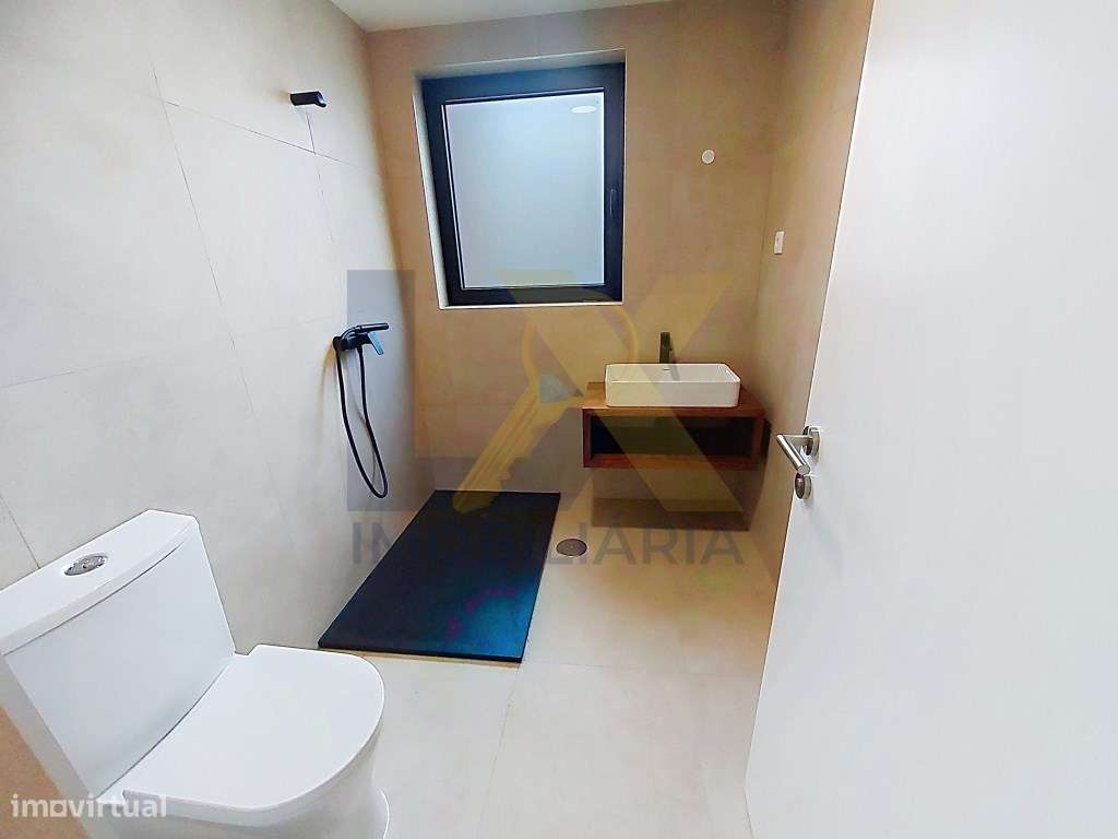 Moradia T4 de elevado padrão em Aradas-11