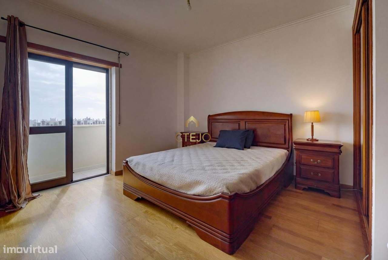 Apartamento T3 com Vista Rio em Póvoa de Santa Iria-20