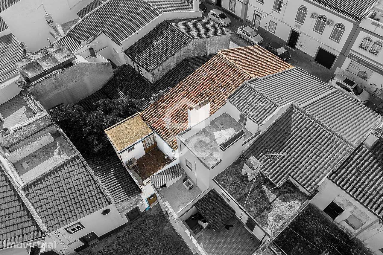 Moradia T4 Unifamiliar de R/C e 1º andar c/ Terraço | Redondo, Évora - Grande imagem: 3/41