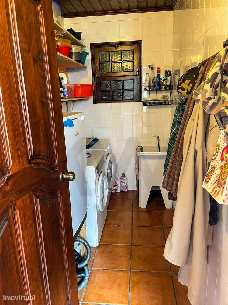 Moradia T3 + 2 Apartamentos T1+1-6