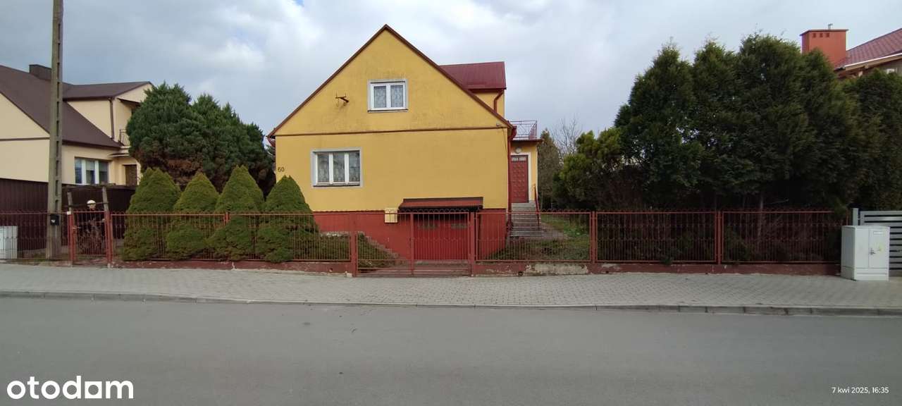 Dom na spokojnym osiedlu