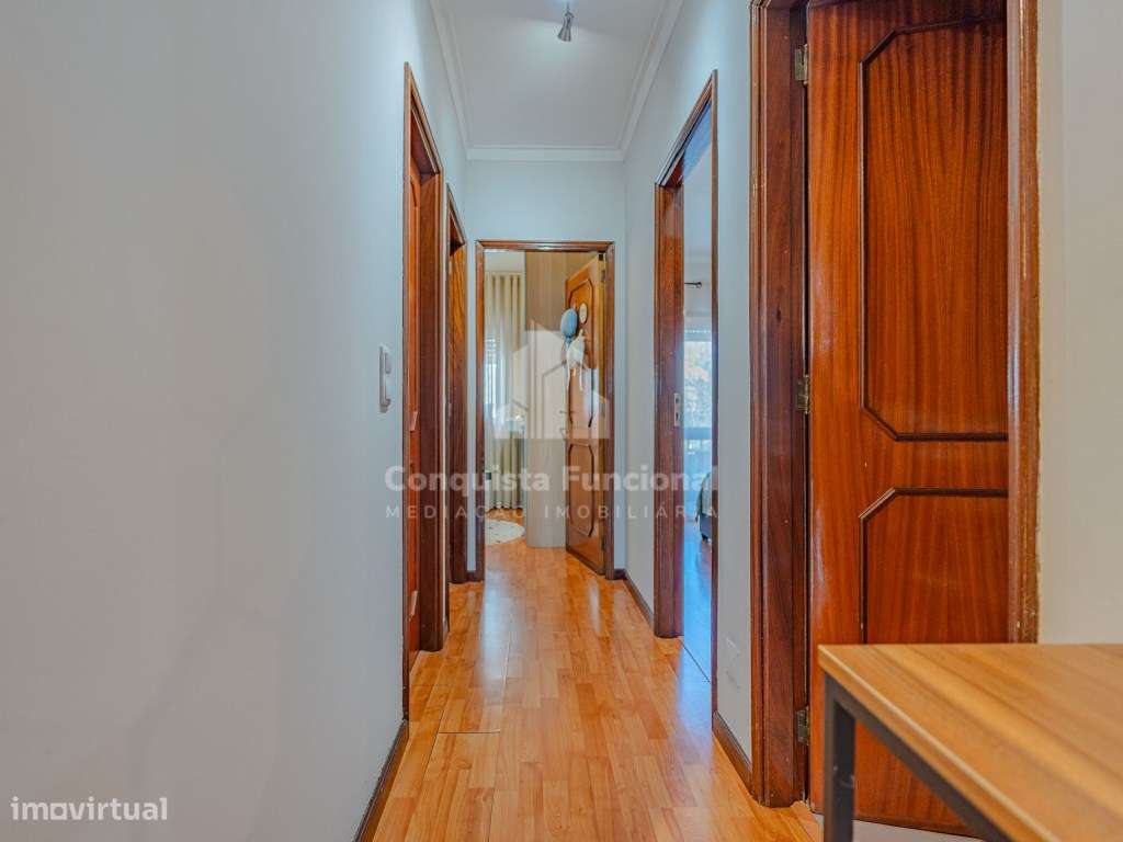 Apartamento T3 situado na zona de Mafamude-24