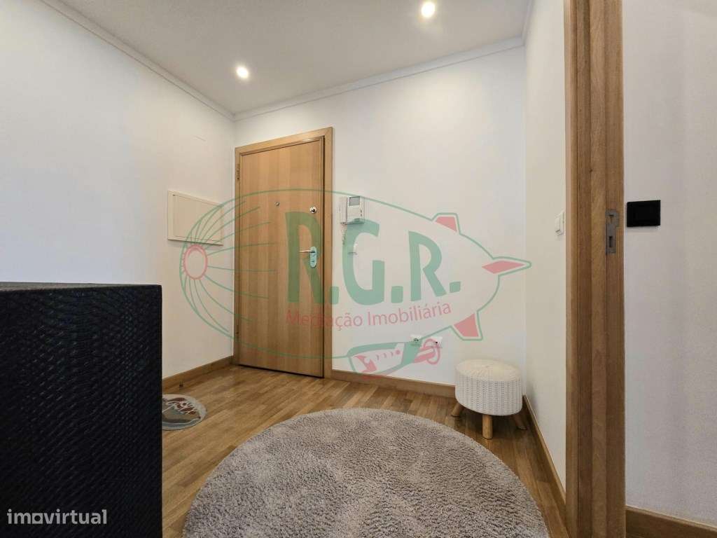 Apartamento T2| Lg Garagem 2 Carros | Localização Central São Cosme-44