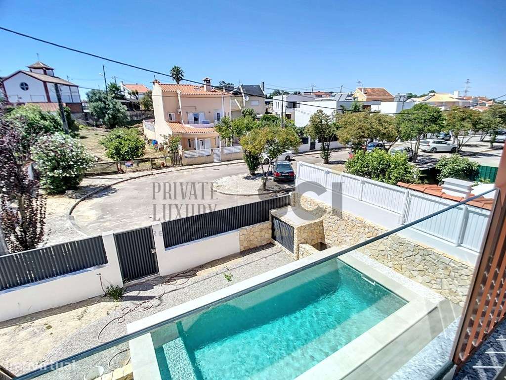 Moradia T4 na Charneca da Caparica | Piscina e Garagem-12