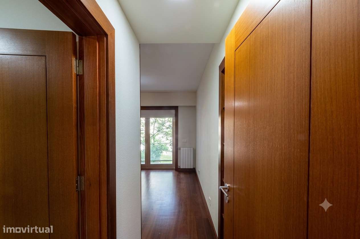 Apartamento T5 com 4 casas de banho e garagem-42