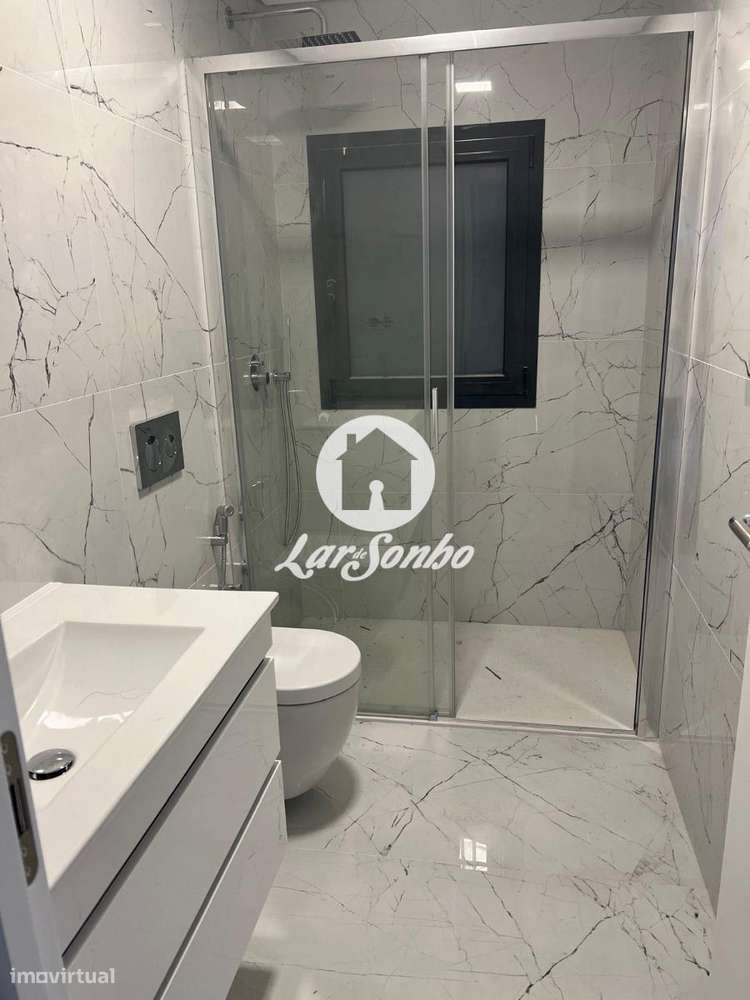 Moradia T4 Nova em Condomínio perto da Praia-7