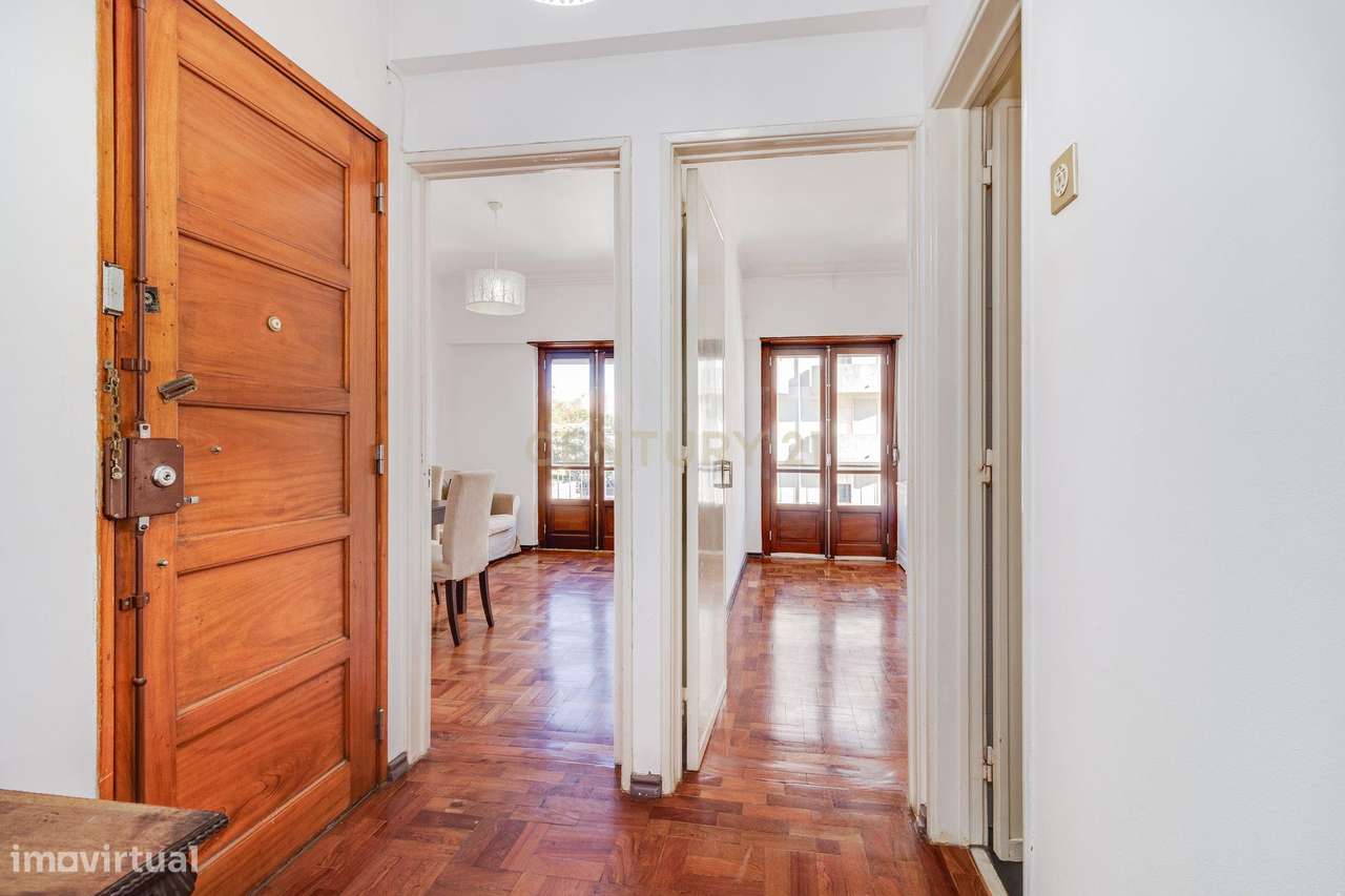 Fantástico T2 com ótimas varandas-20