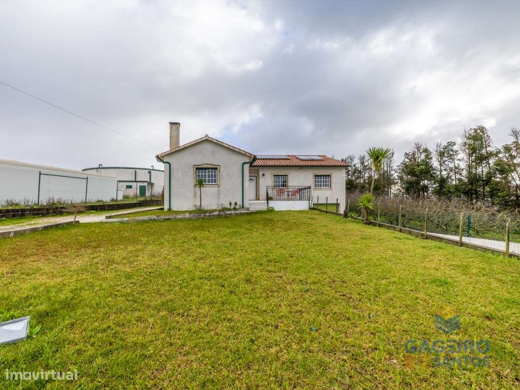 Moradia individual com jardim e amplo terreno, entre a cidade de Al... - Grande imagem: 2/41