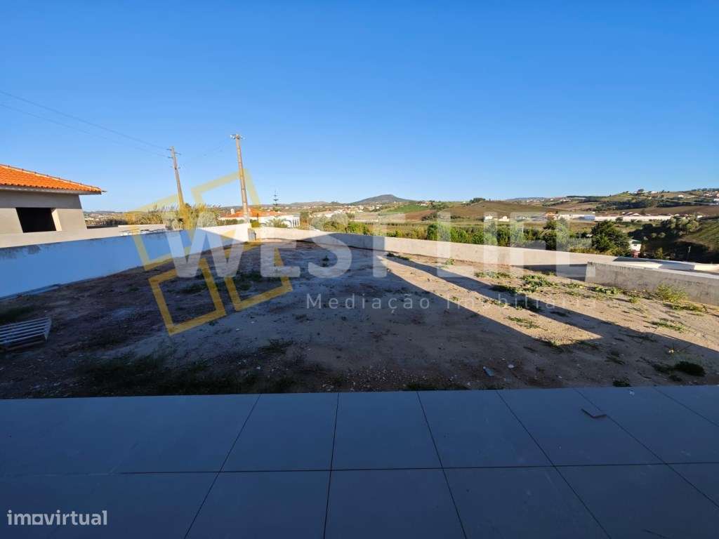 Moradia Térrea T3 com excelente exposição solar - Boas áreas e terr... - Grande imagem: 4/37