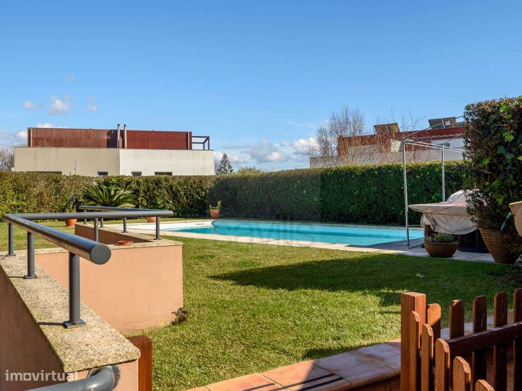 Moradia com jardim e piscina na zona da Vilarinha, Aldoar - Porto - Grande imagem: 2/38