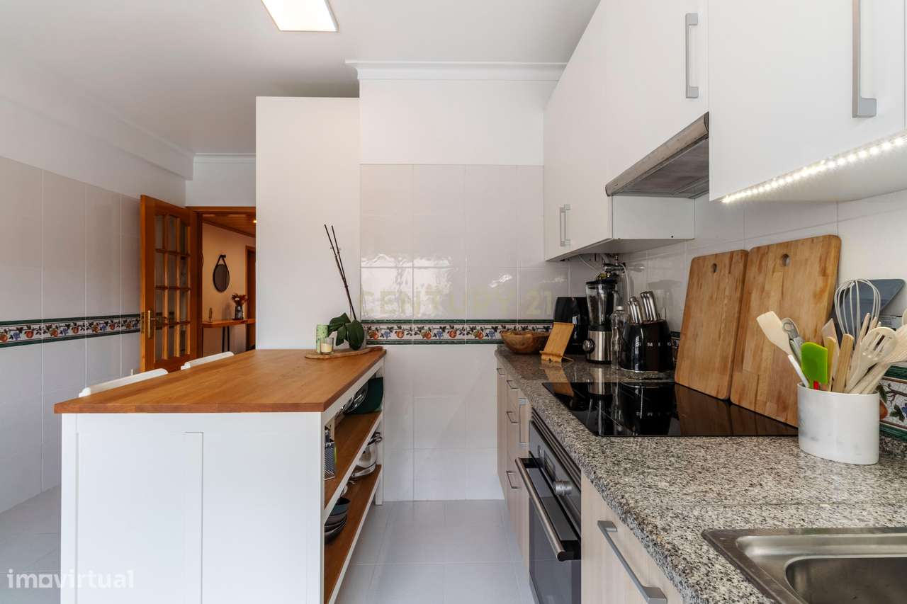 T2 Renovado | 2 WC Novas | 106 m² | Parqueamento + Arrecadação | Eleva-22