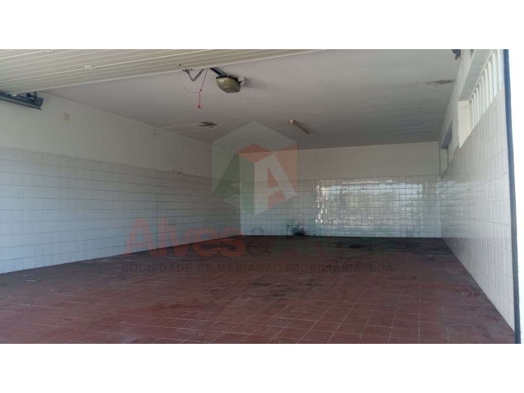 Moradia T5 de 4 frentes em Folgosa, Maia-16