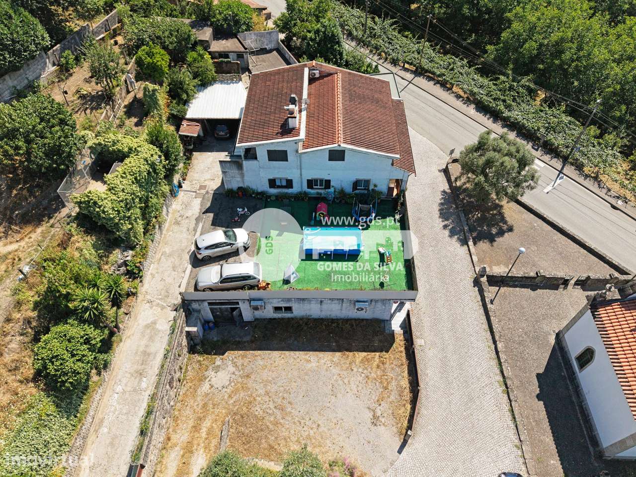 Moradia T3+1 com Espaços Comerciais – Ideal para Viver e Investir-16