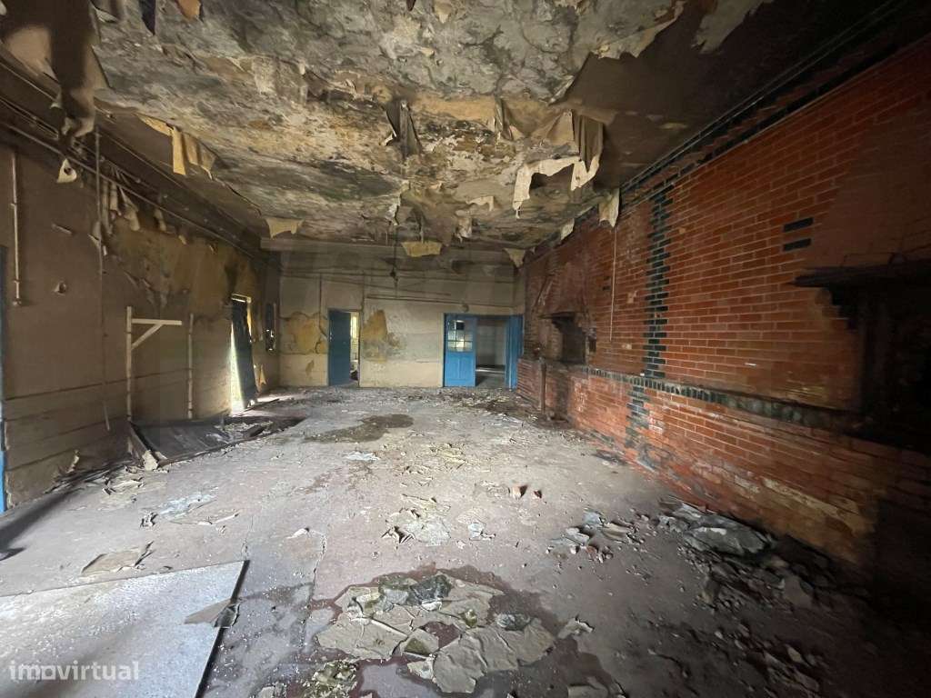 Moradia com Antiga padaria-23