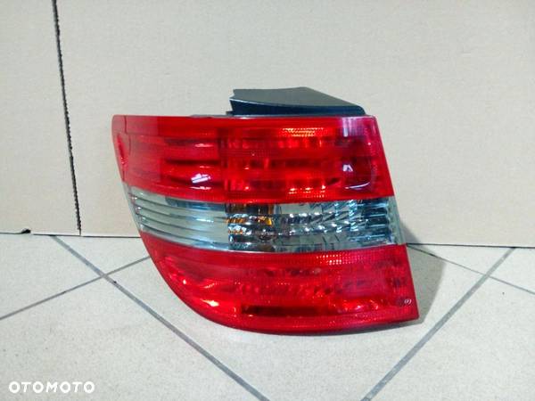 Mercedes B Klasa W245 lampa tył lewa EUROPA - 1