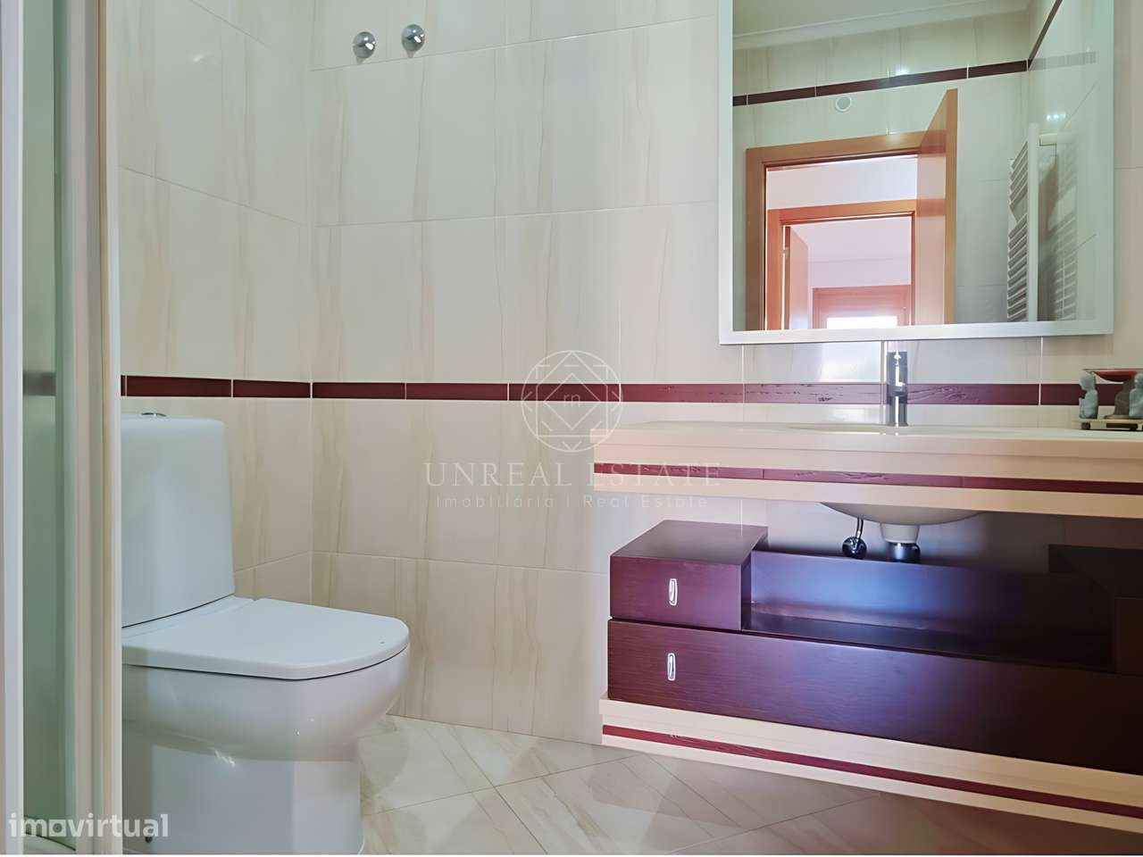 Apartamento T3, renovado, com varandas e 4 parqueamentos, Colinas do C-23