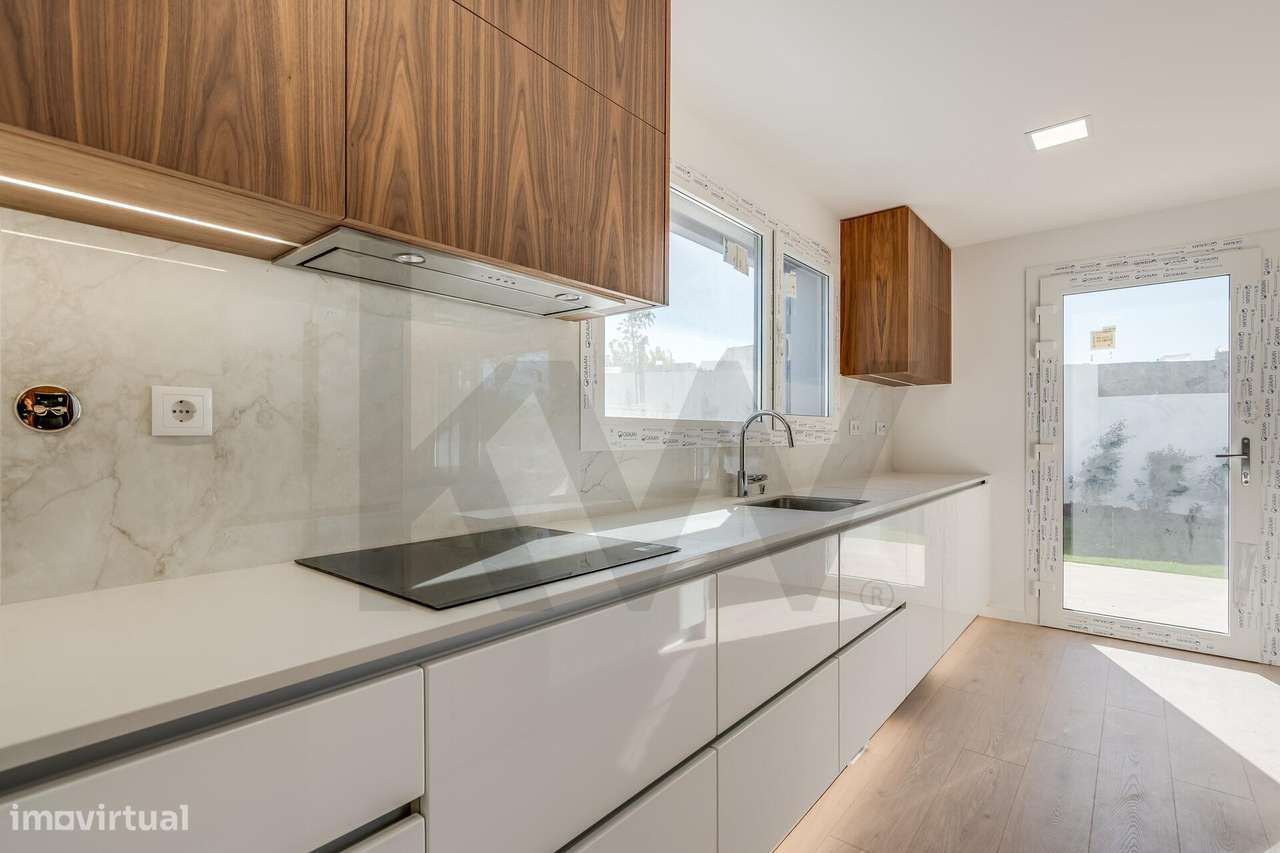 Moradia T4 (+1) em Condomínio Fechado em Cascais com jardim e piscina-6